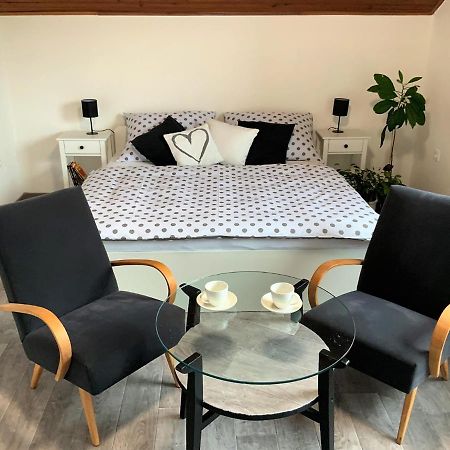 Apartman V Podkrovi Хостинне Экстерьер фото